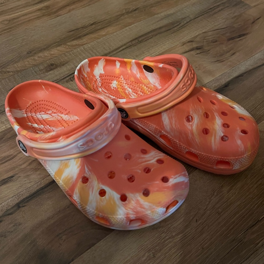 Crocs - tie dye - Womens size 7 mens 5